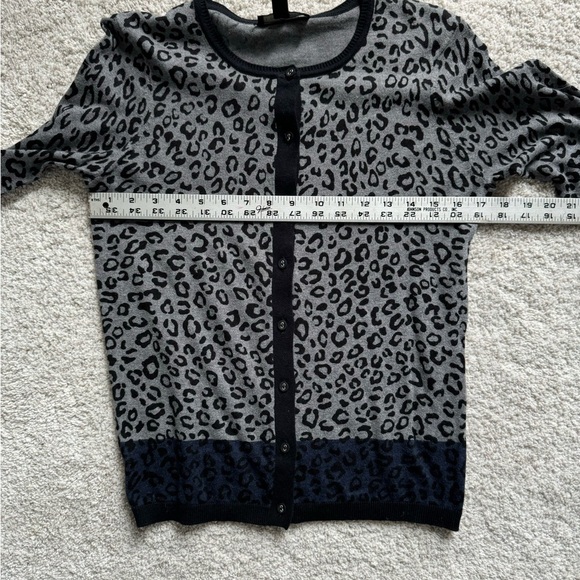 Leopard Print Women's Sweater - Gray and Black Foxcroft Sz S - Picture 7 of 8